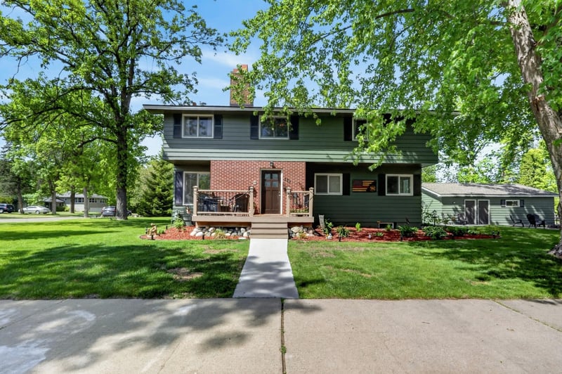 323 NW 11th St, Grand Rapids, MN 55744