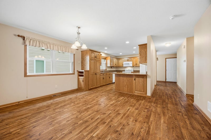 169 Summerset Ln SE, Hutchinson, MN 55350