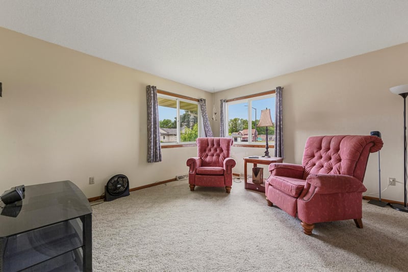 1114 N High St, Lake City, MN 55041