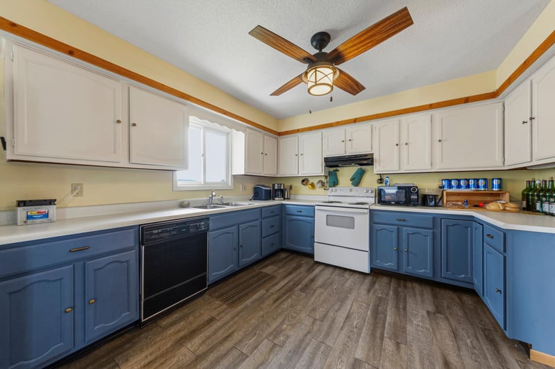 1114 N High St, Lake City, MN 55041