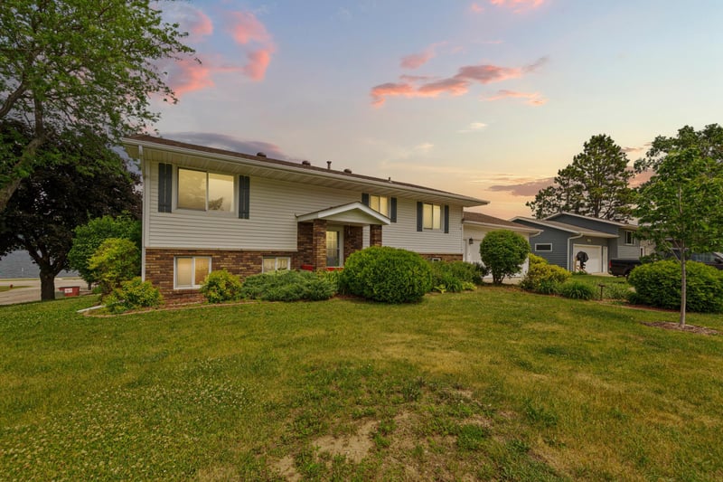 1114 N High St, Lake City, MN 55041
