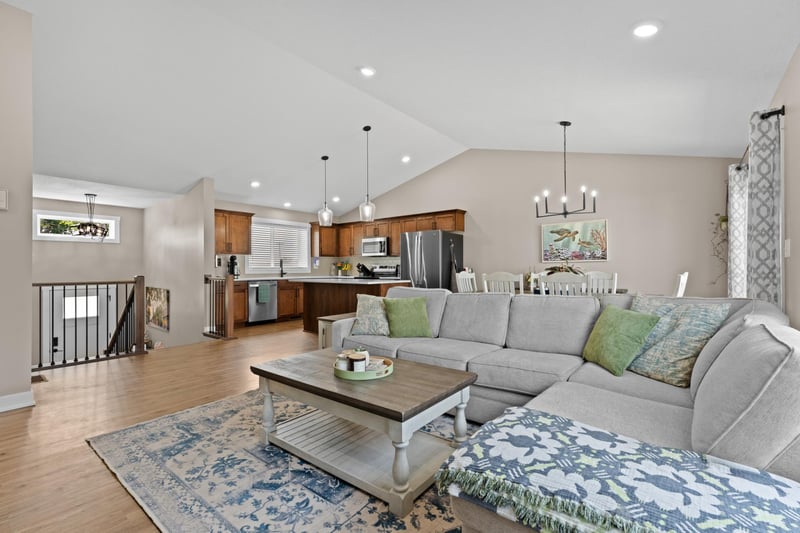 1805 12th Ave NE, Austin, MN 55912