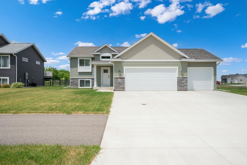 1805 12th Ave NE, Austin, MN 55912