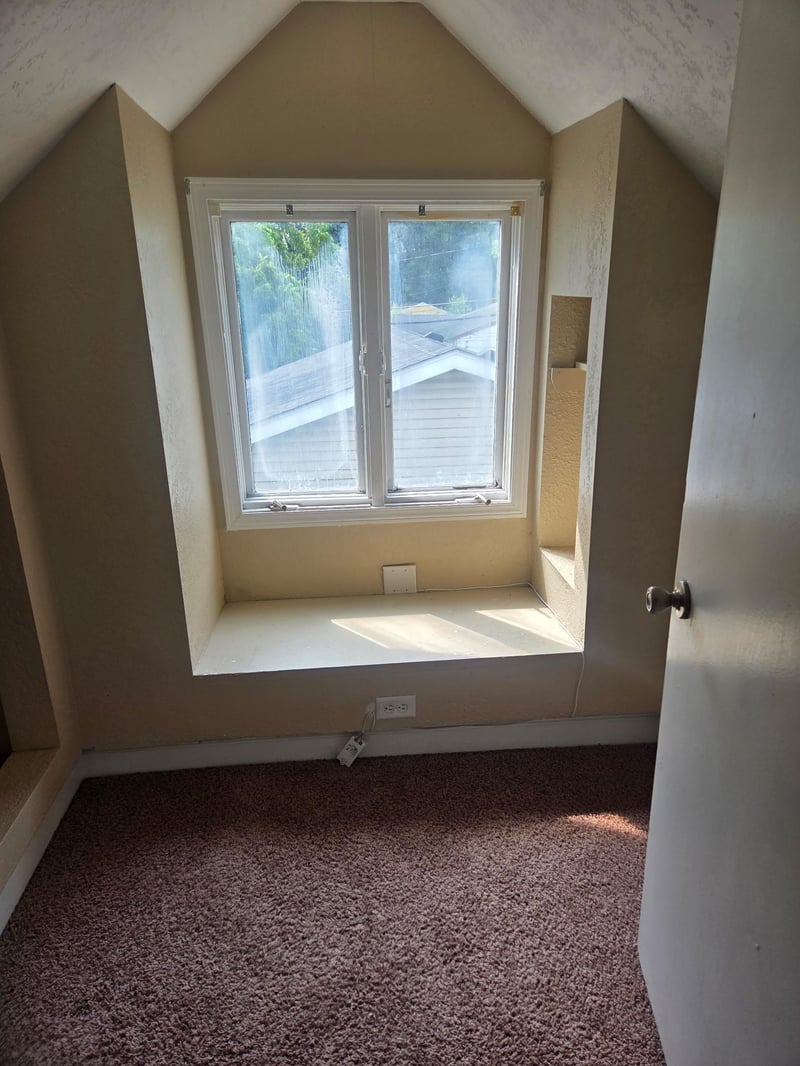 939 Earl St, Saint Paul, MN 55106