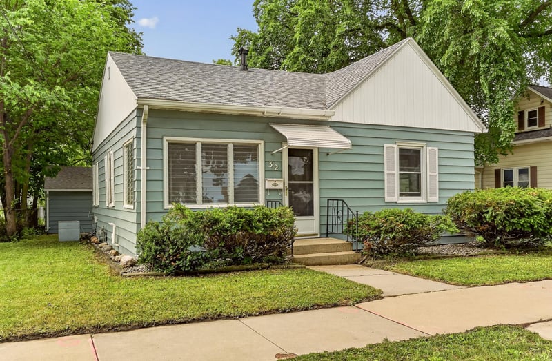 32 10th St NW, Rochester, MN 55901