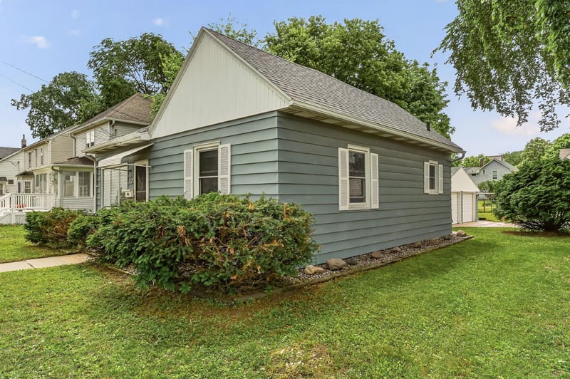32 10th St NW, Rochester, MN 55901