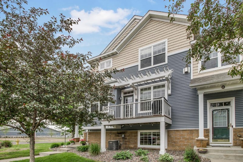 1691 Village Trl E #7, Maplewood, MN 55109