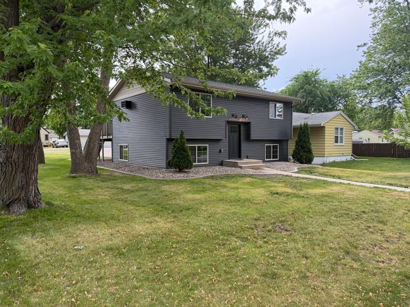 113 Cedar St S, Sauk Centre, MN 56378