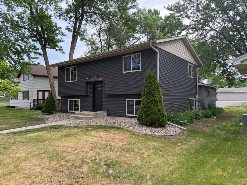 113 Cedar St S, Sauk Centre, MN 56378