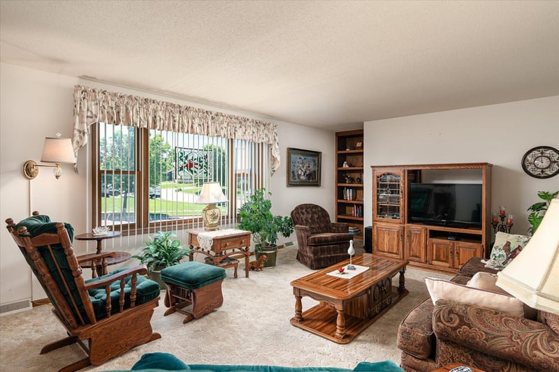 224 Eagles Bluff Rd, La Crescent, MN 55947