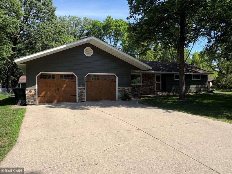 1115 Reeds Ln, Glencoe, MN 55336
