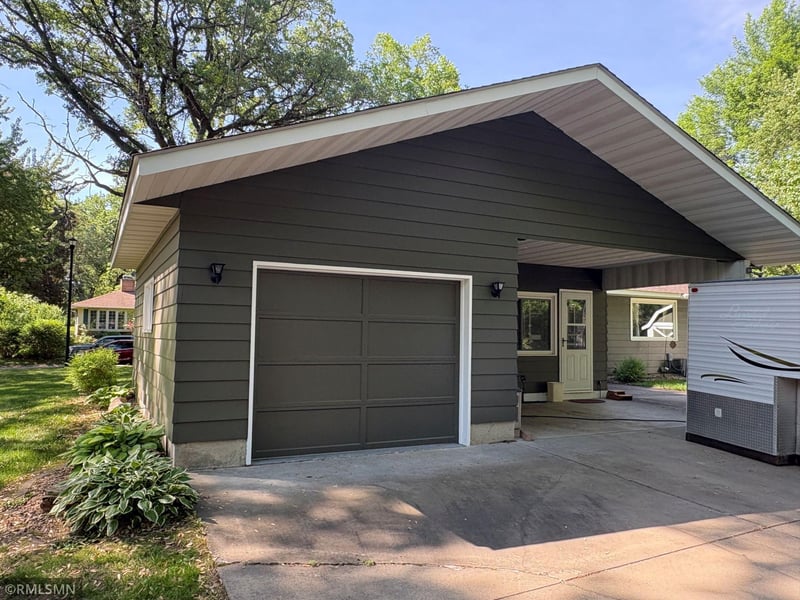 1115 Reeds Ln, Glencoe, MN 55336