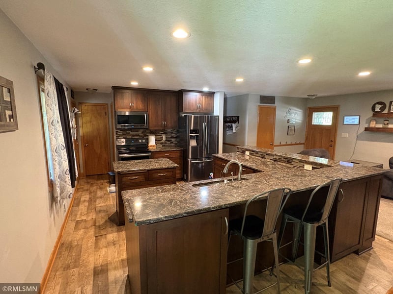 1115 Reeds Ln, Glencoe, MN 55336