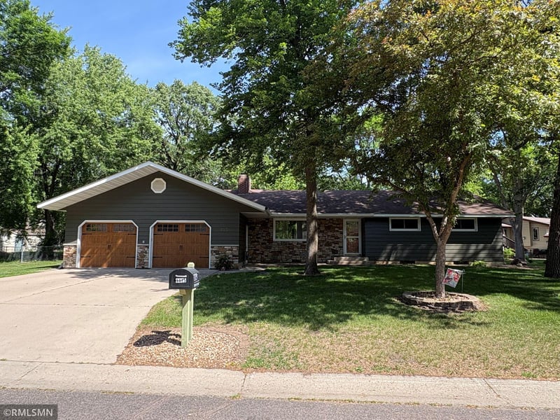 1115 Reeds Ln, Glencoe, MN 55336