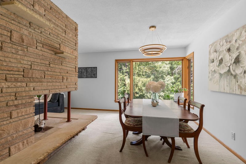 408 Woodland Dr, Burnsville, MN 55337