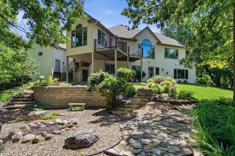 1900 Timber Ridge Dr, Burnsville, MN 55306