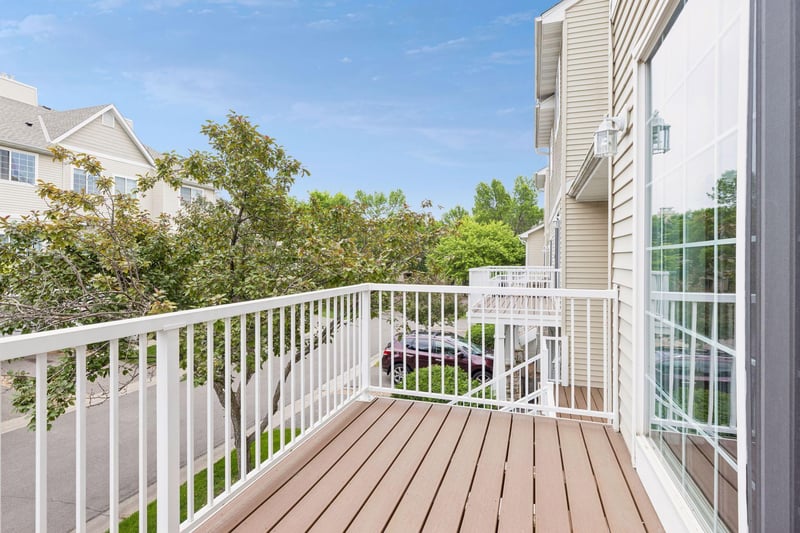 454 Willoughby Way W, Hopkins, MN 55305