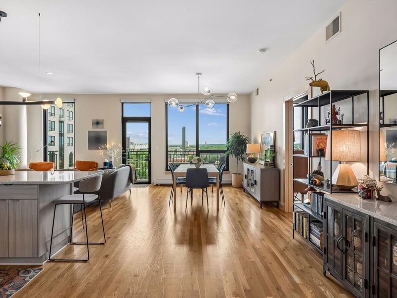 1240 S 2nd St #828, Minneapolis, MN 55415