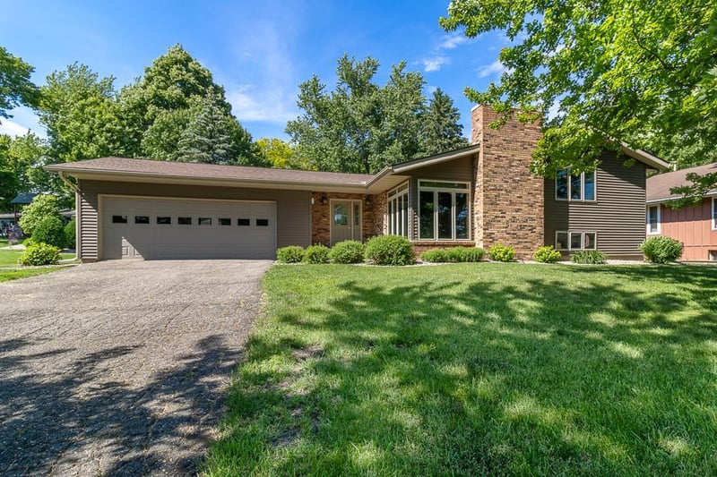 519 4th St SW, Madelia, MN 56062