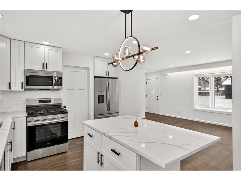 10920 Oak Knoll Ter N, Hopkins, MN 55305