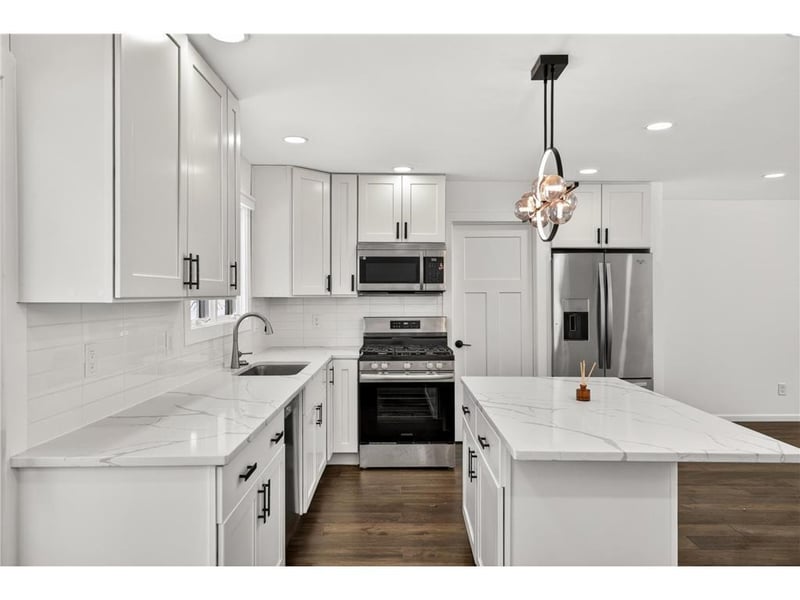 10920 Oak Knoll Ter N, Hopkins, MN 55305