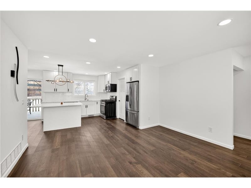 10920 Oak Knoll Ter N, Hopkins, MN 55305