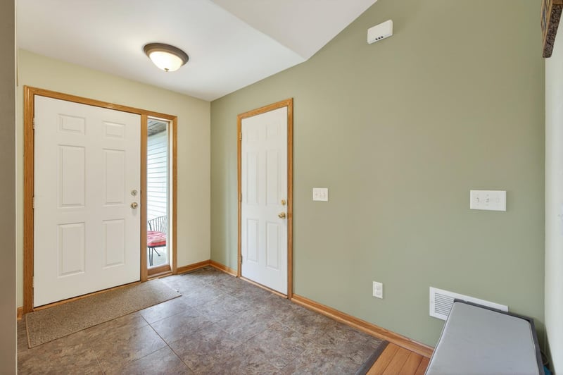 1129 Woodland Dr, Howard Lake, MN 55349
