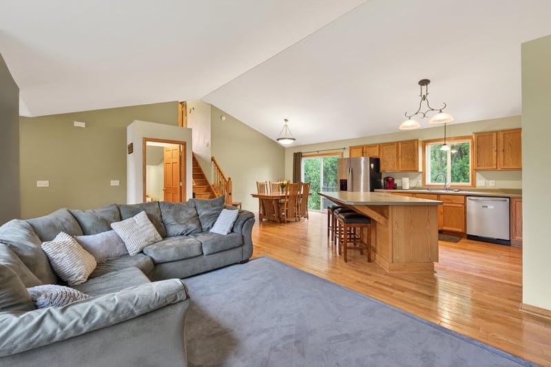 1129 Woodland Dr, Howard Lake, MN 55349