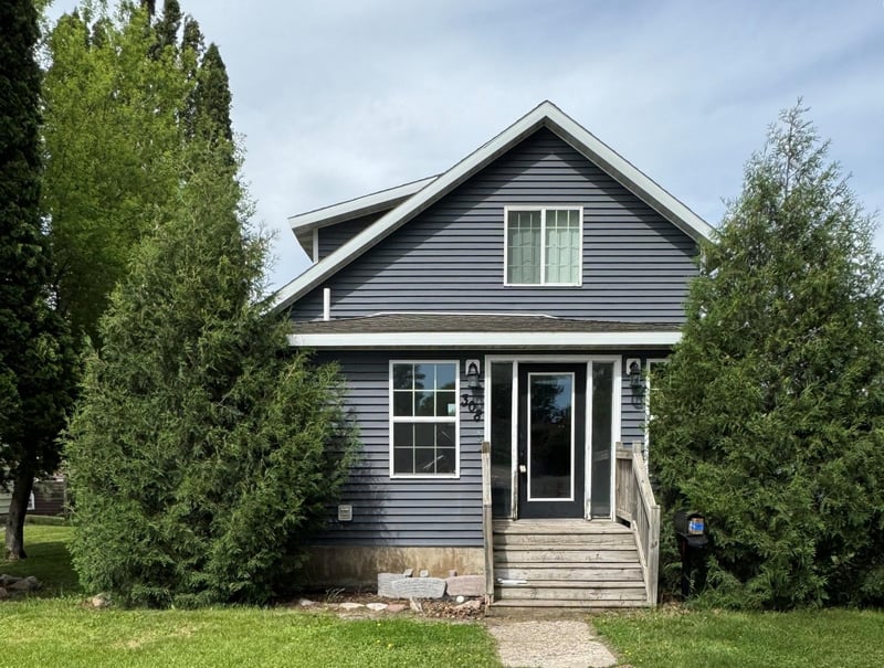 308 S 11th St, Olivia, MN 56277