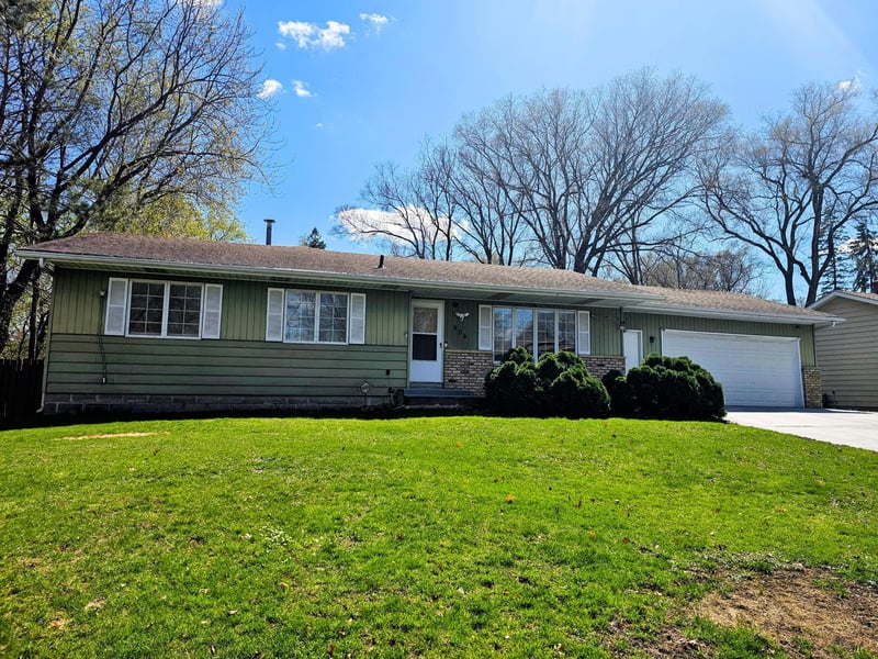 404 Stanley St, West Saint Paul, MN 55118