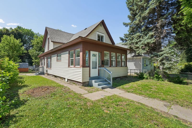 901 31st Ave N, Minneapolis, MN 55411