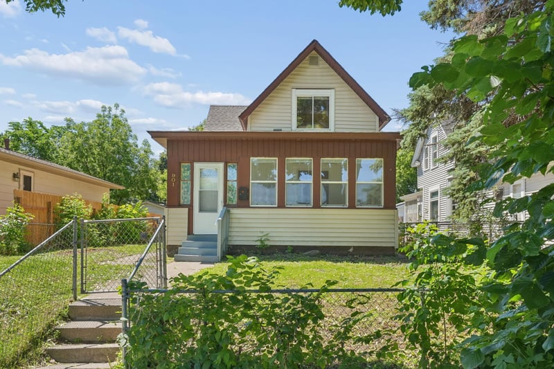 901 31st Ave N, Minneapolis, MN 55411