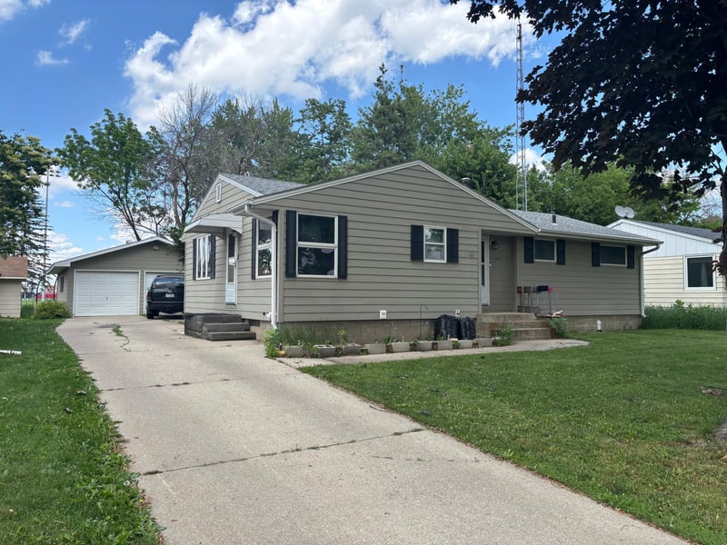 1103 Wilbur St, Worthington, MN 56187