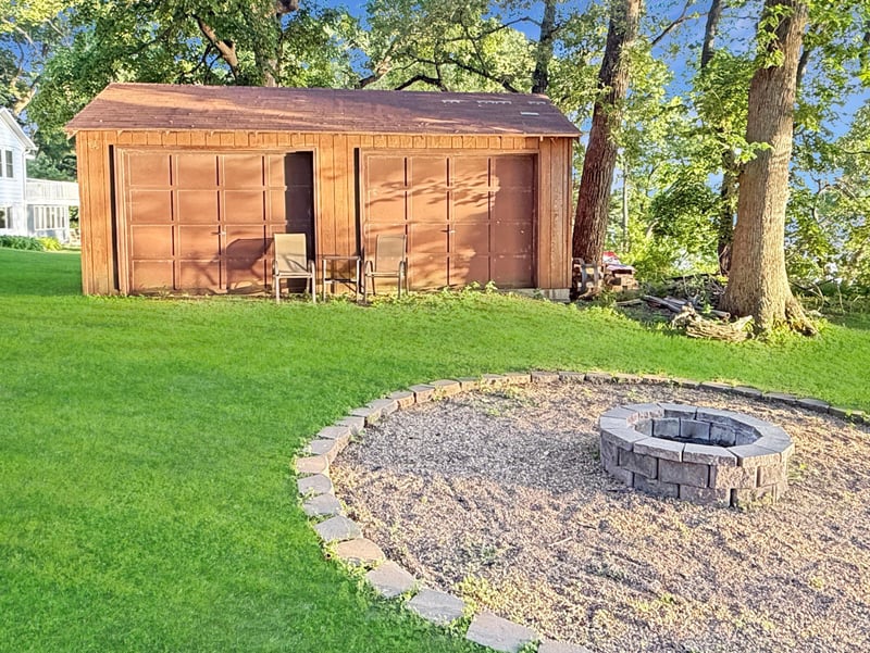 300 E Amber Lake Dr, Fairmont, MN 56031