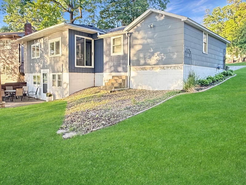 300 E Amber Lake Dr, Fairmont, MN 56031
