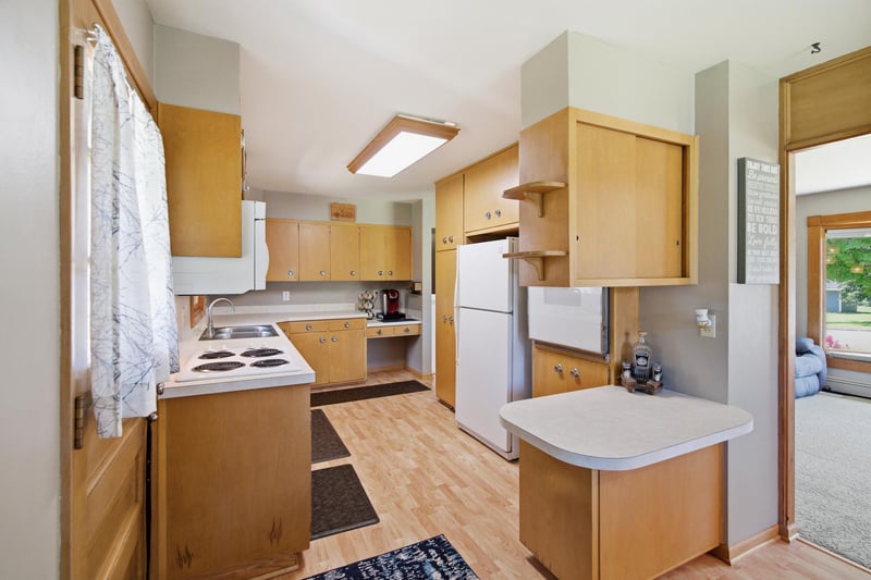 204 2nd St NW, Fairfax, MN 55332