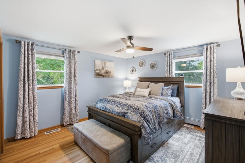 204 2nd St NW, Fairfax, MN 55332