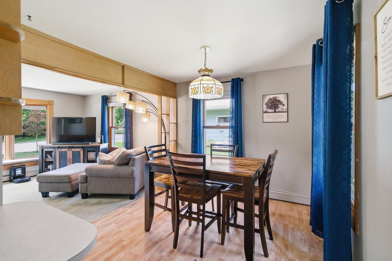 204 2nd St NW, Fairfax, MN 55332