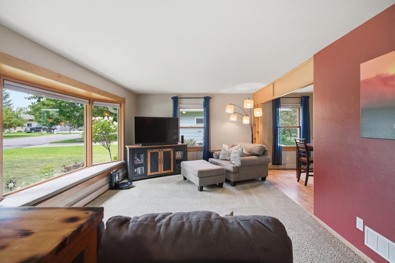 204 2nd St NW, Fairfax, MN 55332