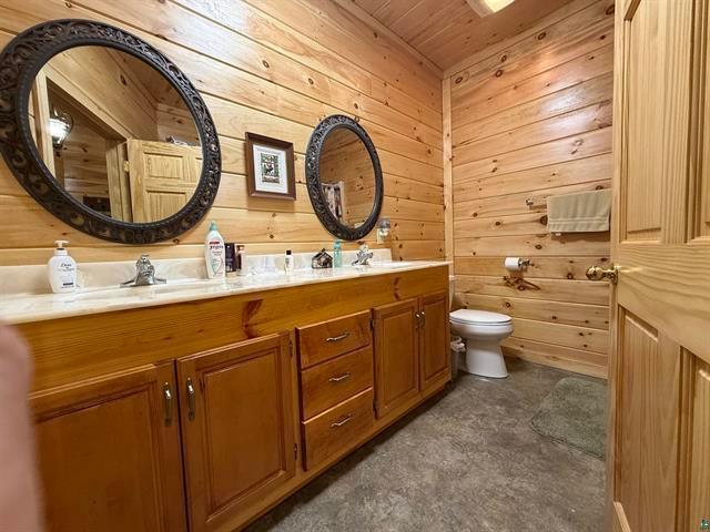9600 W Kickin Back Trl, Iron River, WI 54847