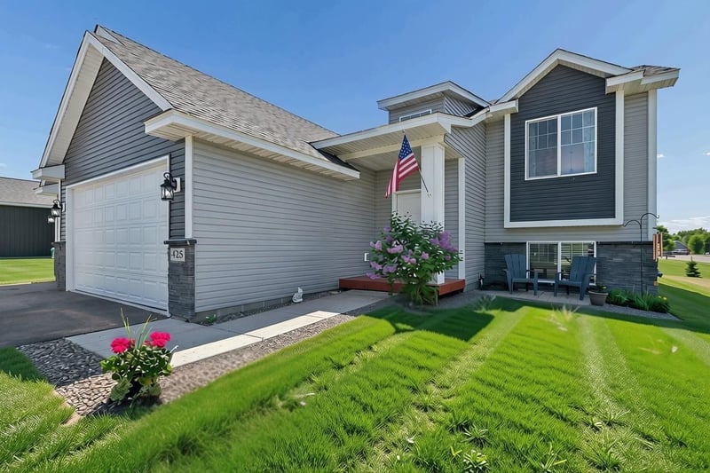 425 Eagle St NW, Isanti, MN 55040