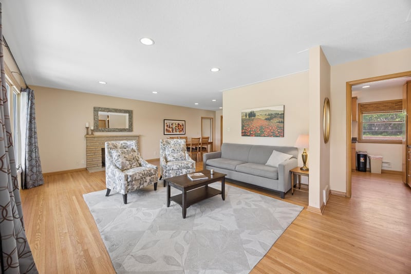 6204 Ashcroft Ln, Edina, MN 55424