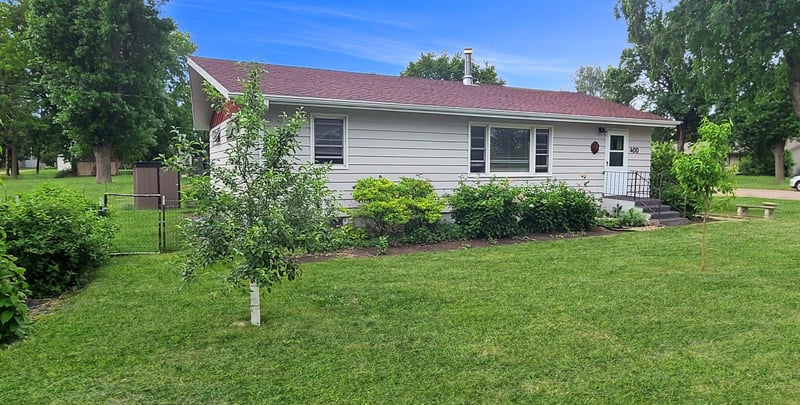 400 Cottage Ave, Hendricks, MN 56136