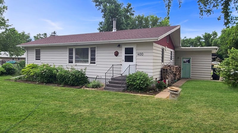 400 Cottage Ave, Hendricks, MN 56136