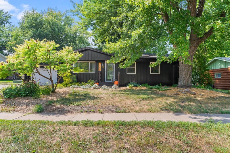 3461 Mcknight Rd N, White Bear Lake, MN 55110