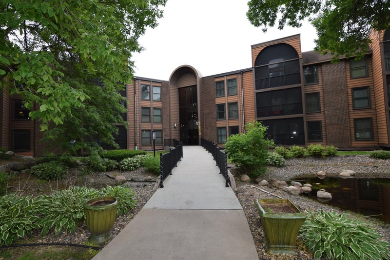 9600 Portland Ave S #205, Bloomington, MN 55420