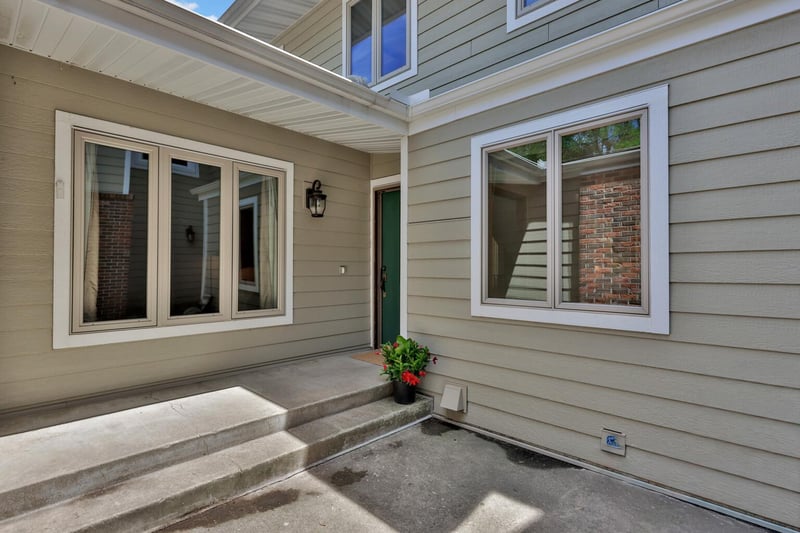 8286 Kingslee Rd, Bloomington, MN 55438