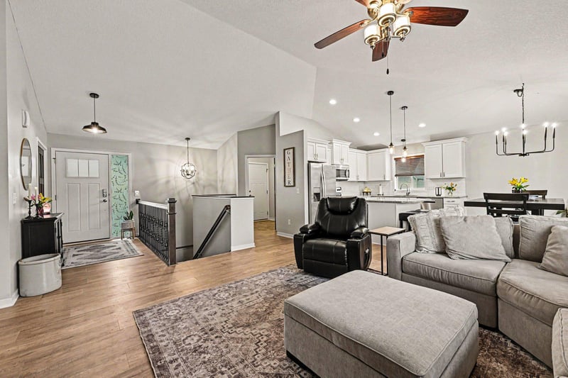 11477 Killarney Dr, Chisago City, MN 55013