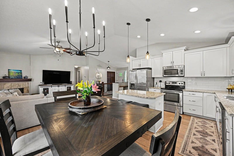 11477 Killarney Dr, Chisago City, MN 55013