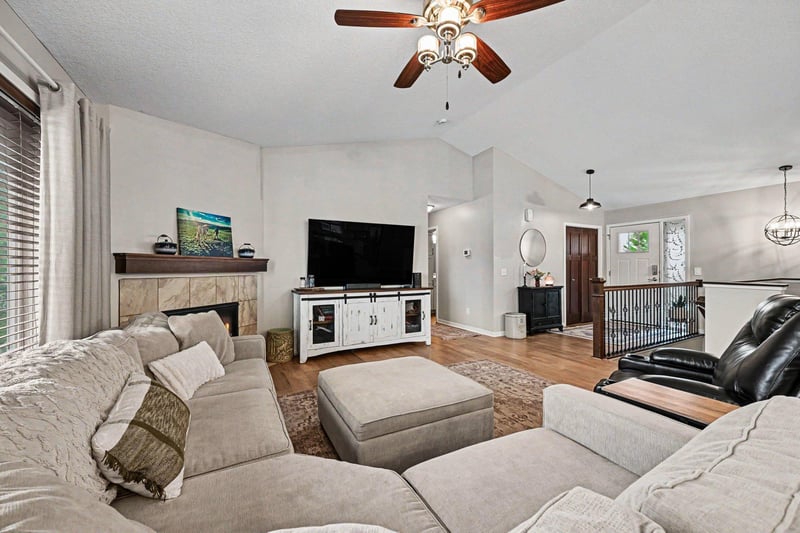 11477 Killarney Dr, Chisago City, MN 55013